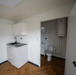 Conteneur Helsinki 8×3 mètres avec sanitaires et cuisine – Image 4