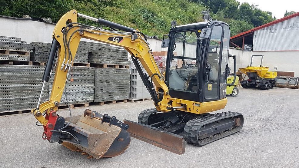 CAT-302.7D-CR-dOccasion-002 Mini-Pelle CAT 302.7D CR d’Occasion – 2,67T (2016) avec 3 Godets et Attache Rapide – Image 1