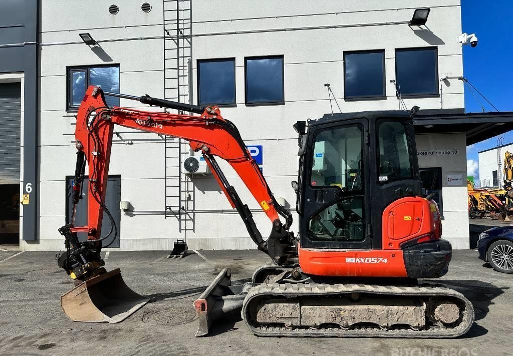 Kubota-KX057-010 Kubota KX057-4 (2018) – Mini-Pelle 5,6 Tonnes – 5 600 h – Entièrement Révisée avec 3 Godets – Image 1