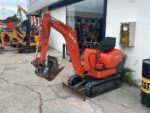 Kubota KX08 (1994) – Mini-Pelle 8 Tonnes – 2 700 h – Révisée avec 3 Godets